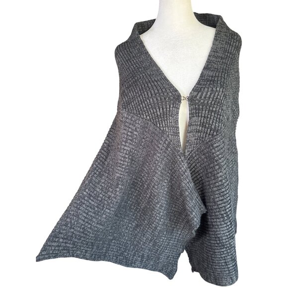 Free People Crochet Poncho Cape Heather Gray 100%‎ Acrylic Boho Toasty O/S - Picture 2 of 10